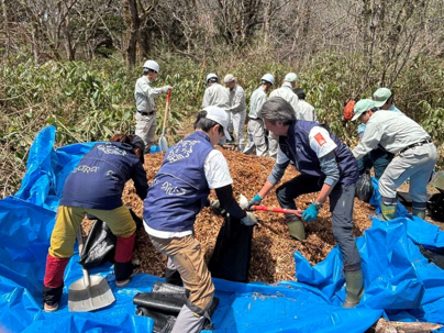 国立公園オフィシャルパートナーとして、 戸隠森林植物園の春の保全活動に参加、ウッドチップを寄付しました